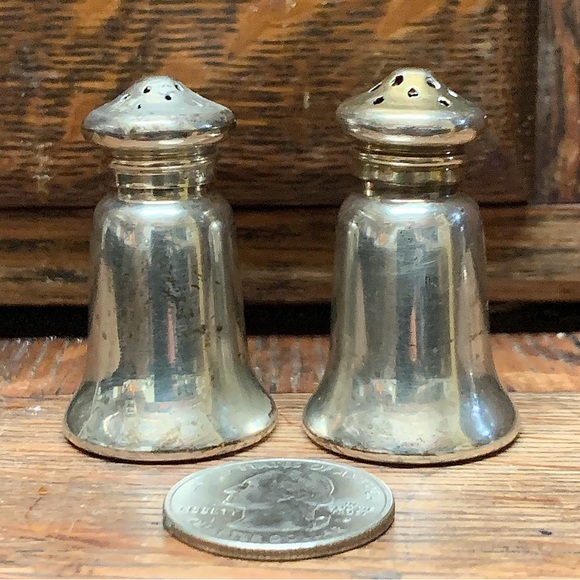 Early 20th Century Antique Sterling Silver Miniature Salt & Pepper Shakers - Picture 3 of 14